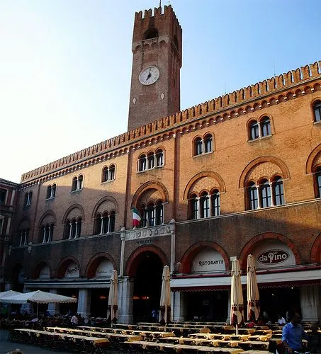 Treviso_-Piazza-dei-Signori_